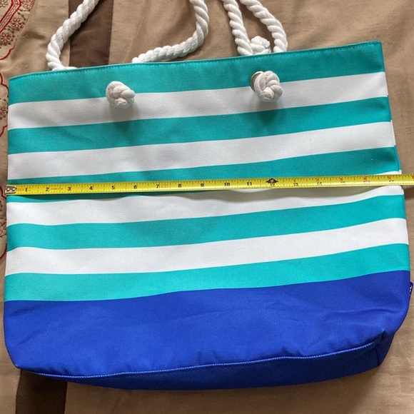 NWOT Clinique tote - Picture 6 of 8